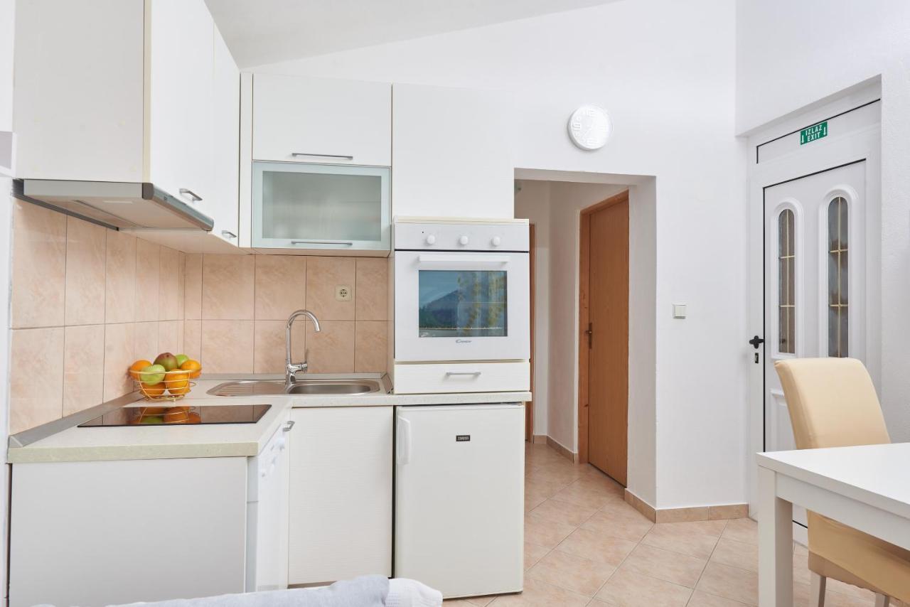 Apartments Lumi Рогозница Экстерьер фото
